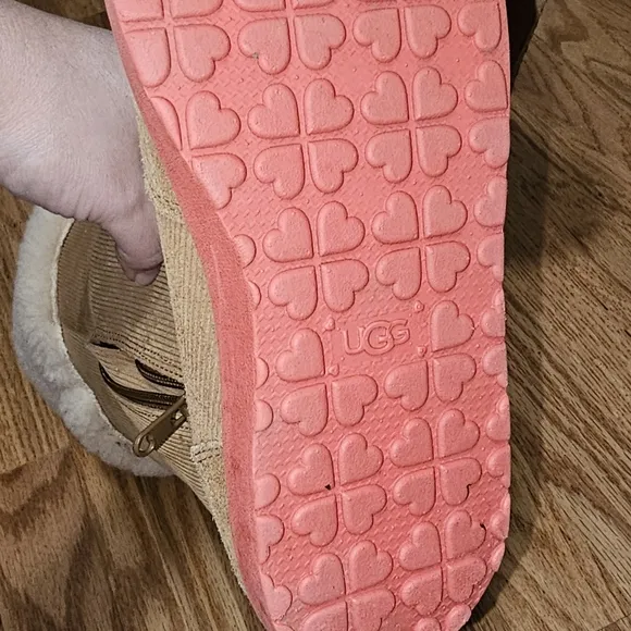 Ugg corduroy heart tan size 5 boots