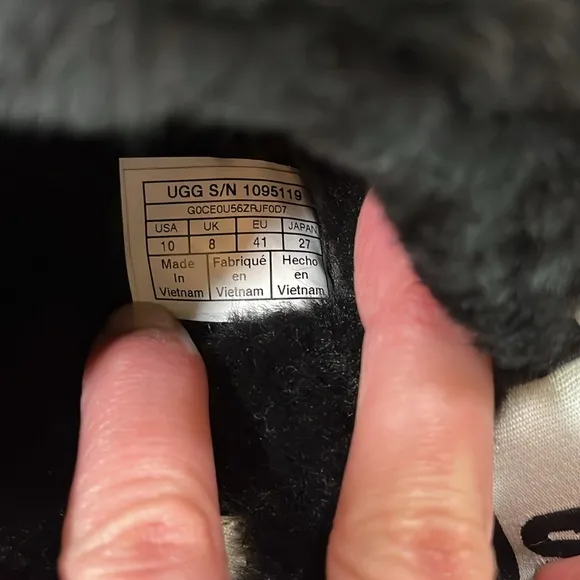 UGG Fluff Yeah Black Slippers Women's 10 Slides New Without Box Ankle Strap Logo
