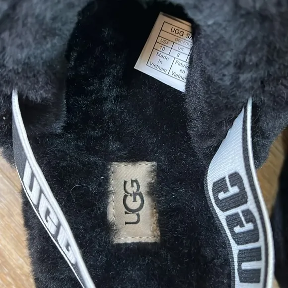 UGG Fluff Yeah Black Slippers Women's 10 Slides New Without Box Ankle Strap Logo