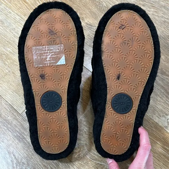 UGG Fluff Yeah Black Slippers Women's 10 Slides New Without Box Ankle Strap Logo