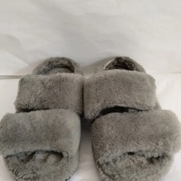 UGG fluff yeah that  slides size 8