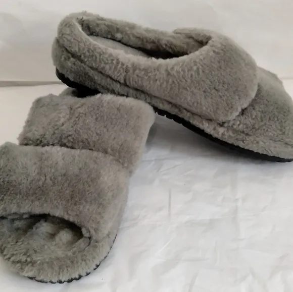 UGG fluff yeah that  slides size 8