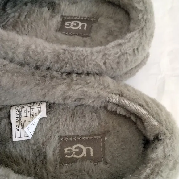 UGG fluff yeah that  slides size 8