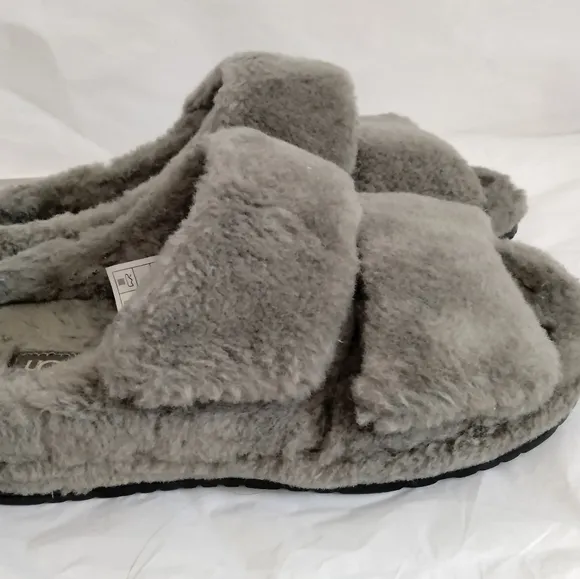 UGG fluff yeah that  slides size 8