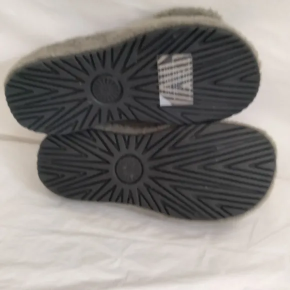 UGG fluff yeah that  slides size 8