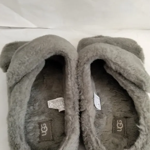 UGG fluff yeah that  slides size 8