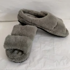 UGG fluff yeah that  slides size 8