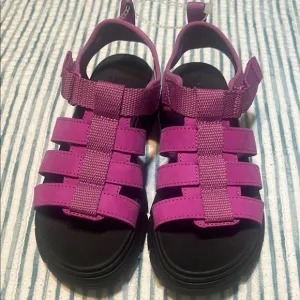 Ugg Girls' Ashton Multistrap Chunky Fisherman Sandals (Youth)