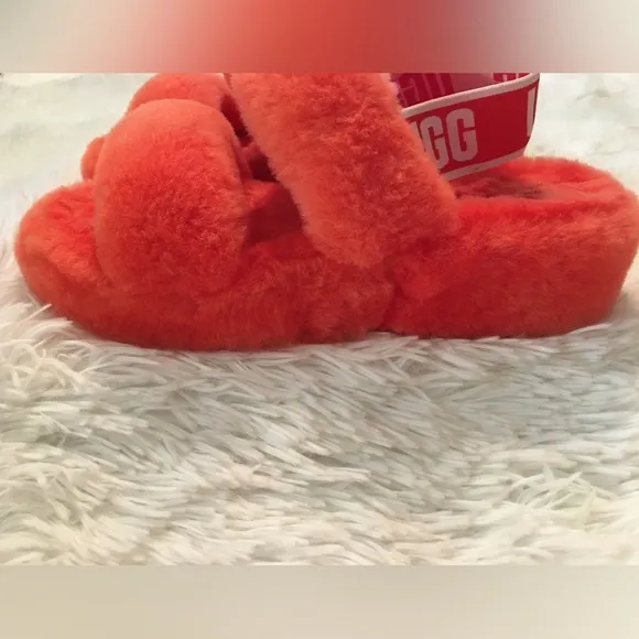 UGG Girl's Fluff Yeah Slide Slippers - LIKE NEW CONDITION!