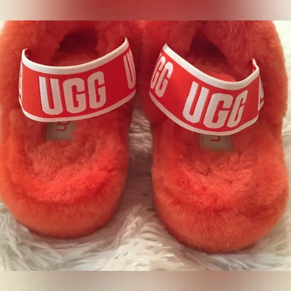 UGG Girl's Fluff Yeah Slide Slippers - LIKE NEW CONDITION!