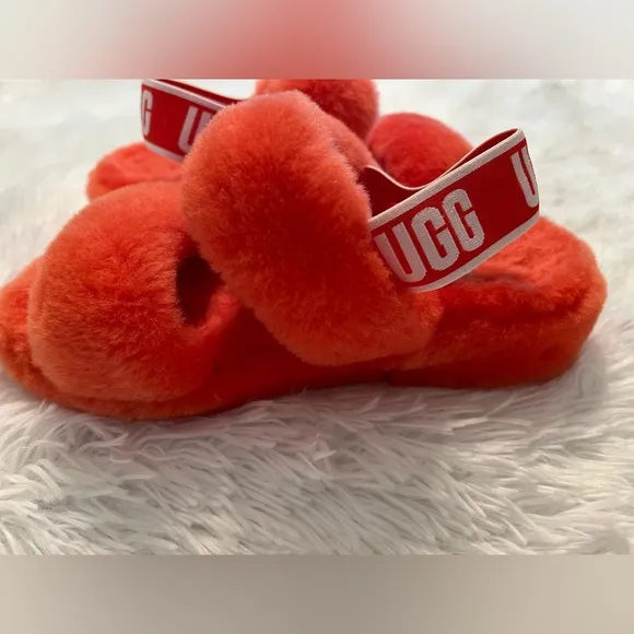 UGG Girl's Fluff Yeah Slide Slippers - LIKE NEW CONDITION!
