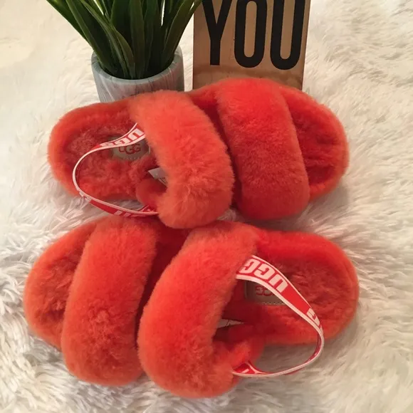 UGG Girl's Fluff Yeah Slide Slippers - LIKE NEW CONDITION!