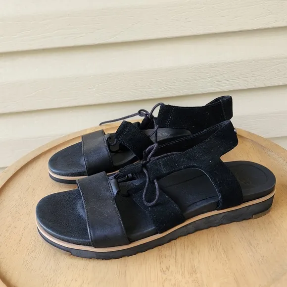 UGG Maryssa tassel black sandals size 7.5
