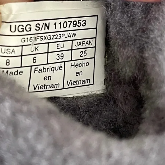 UGG Oh Yeah Slipper  Slides  fluffy cozy warm campus