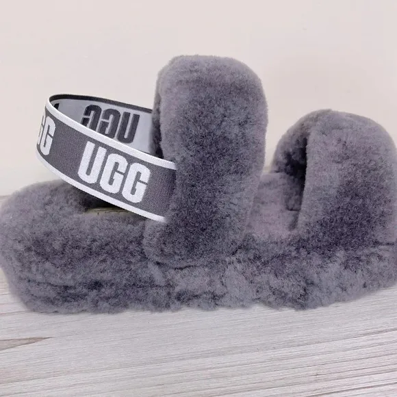 UGG Oh Yeah Slipper  Slides  fluffy cozy warm campus