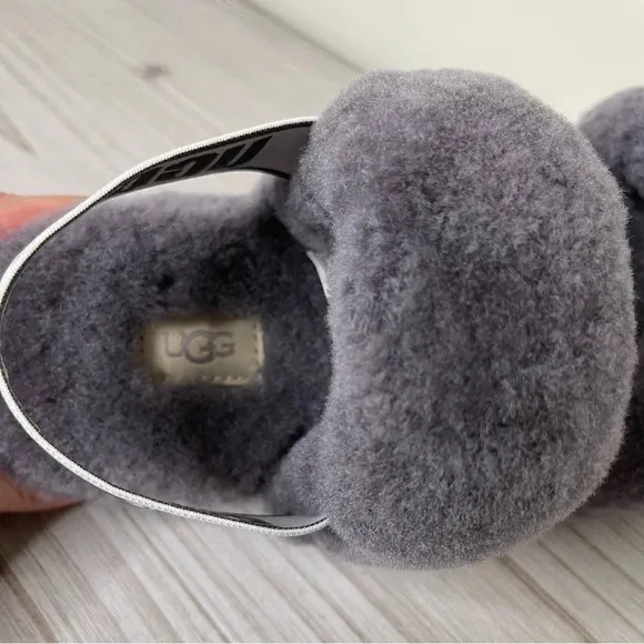 UGG Oh Yeah Slipper  Slides  fluffy cozy warm campus