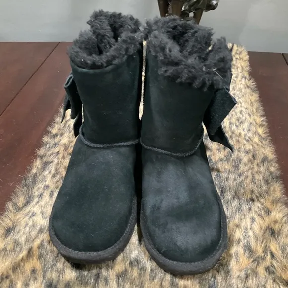 UGG ONE SIDE BOW LEATHER BOOTS