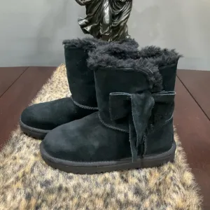 UGG ONE SIDE BOW LEATHER BOOTS
