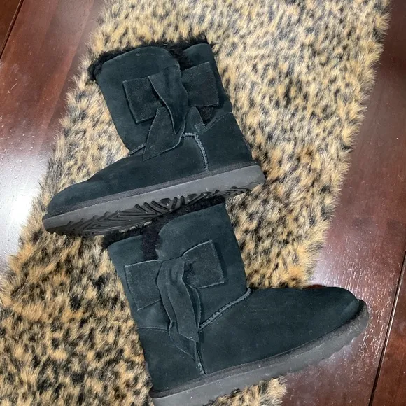 UGG ONE SIDE BOW LEATHER BOOTS
