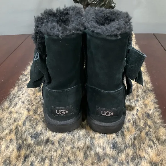 UGG ONE SIDE BOW LEATHER BOOTS