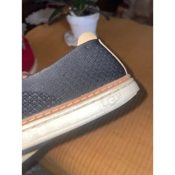 UGG Sammy, Casual Slip On Sneakers Women Size 10 Low Top Knitted Fabric Black￼