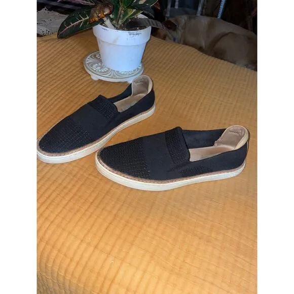 UGG Sammy, Casual Slip On Sneakers Women Size 10 Low Top Knitted Fabric Black￼