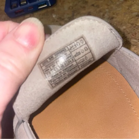 UGG Women’s 7.5 Bonnie Suede Oyster Tan Slip on Flats Loafers