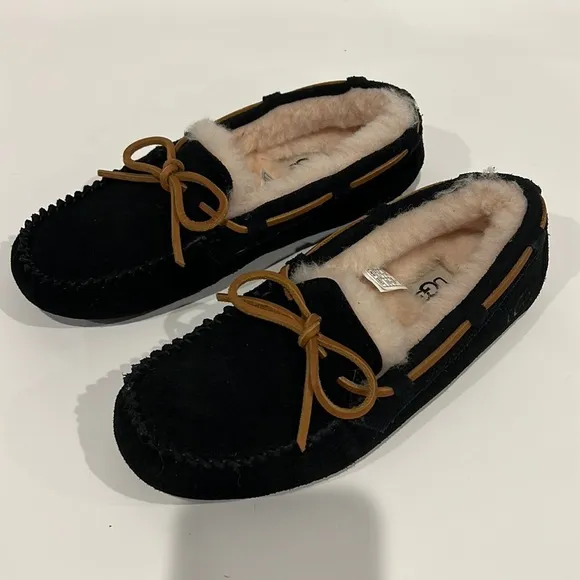 UGG womens Dakota Moccasin Slipper slides Black Suede, Size 6 NWOT