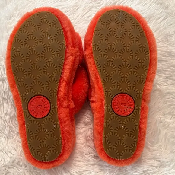 UGG Women's Fluff Yeah Slide Slippers - LIKE NEW CONDITION!