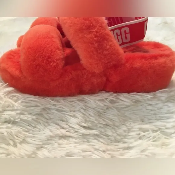 UGG Women's Fluff Yeah Slide Slippers - LIKE NEW CONDITION!