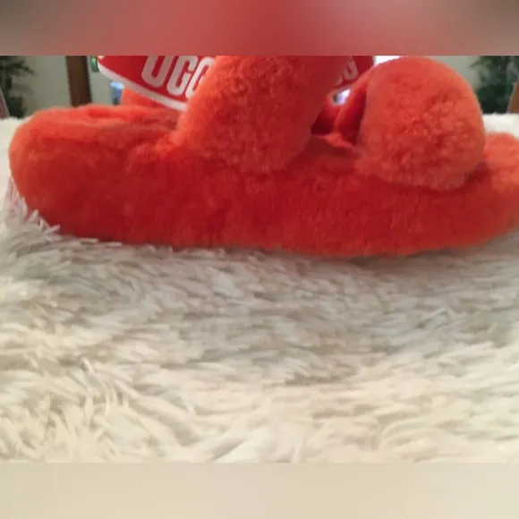 UGG Women's Fluff Yeah Slide Slippers - LIKE NEW CONDITION!