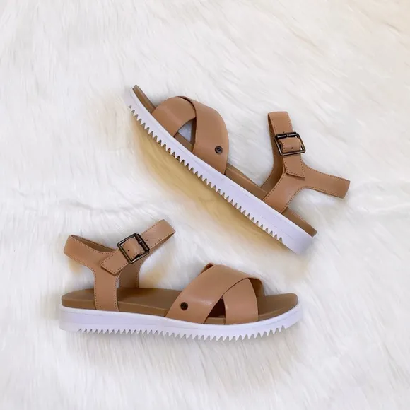 UGG Zoie Leather Sandals