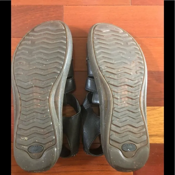 Ugg’s Men Leather Sandals
