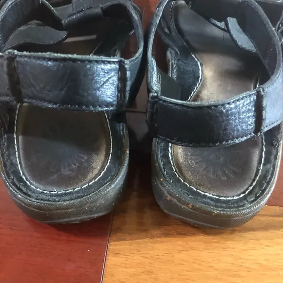 Ugg’s Men Leather Sandals