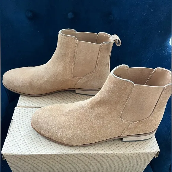 Urban Outfitters Men's Tan Suede Chelsea Boots
