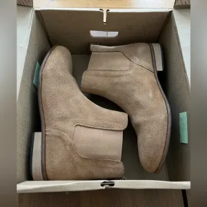 Urban Outfitters Men's Tan Suede Chelsea Boots