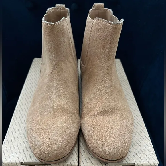 Urban Outfitters Men's Tan Suede Chelsea Boots