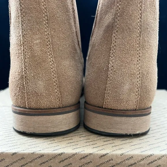 Urban Outfitters Men's Tan Suede Chelsea Boots