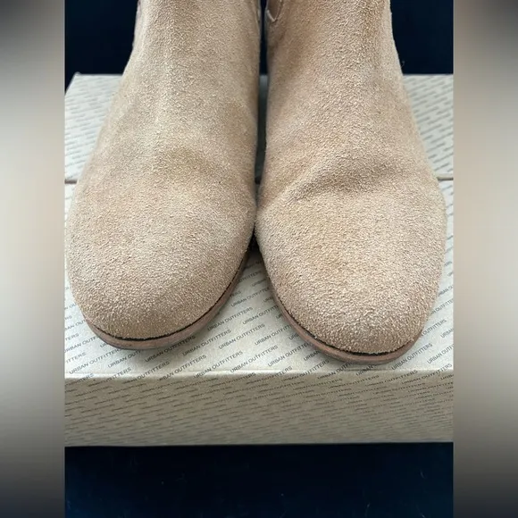 Urban Outfitters Men's Tan Suede Chelsea Boots