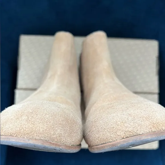 Urban Outfitters Men's Tan Suede Chelsea Boots