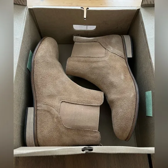 Urban Outfitters Men's Tan Suede Chelsea Boots