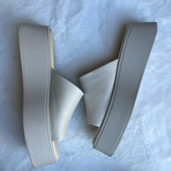 Vagabond Courtney leather sandals in off white