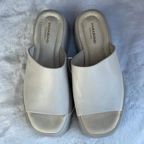 Vagabond Courtney leather sandals in off white