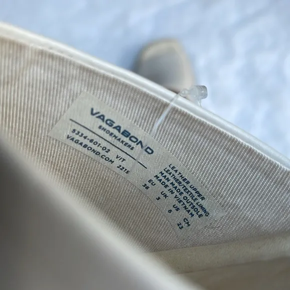 Vagabond Courtney leather sandals in off white