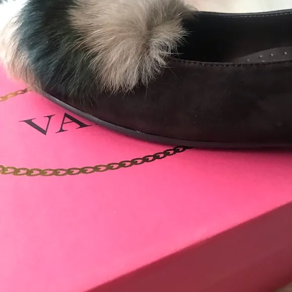 VANELI Edel 2 Toned Brown Suede Rabbit Toe Furry Flats Women’s Size 9M NEW