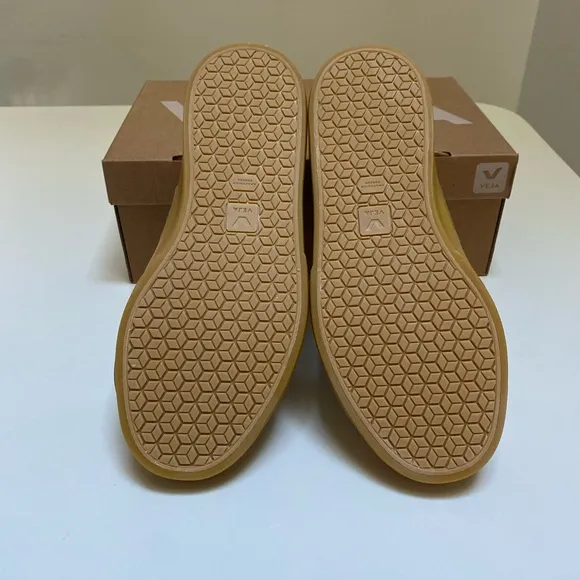Veja Campo Leather Sneaker Extra White/Aqua/Natural Gum Sole 39EU/8US New in Box