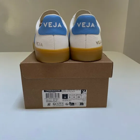 Veja Campo Leather Sneaker Extra White/Aqua/Natural Gum Sole 39EU/8US New in Box
