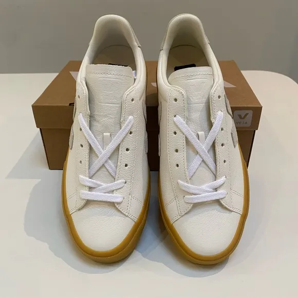 Veja Campo Leather Sneaker Extra White/Natural/Gum Sole 39EU/8US, 40EU/9US NIB