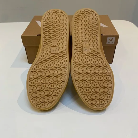 Veja Campo Leather Sneaker Extra White/Natural/Gum Sole 39EU/8US, 40EU/9US NIB