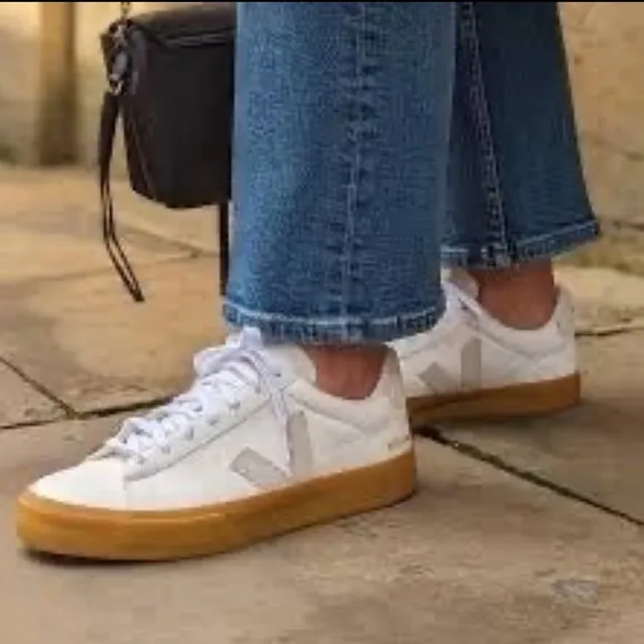 Veja Campo Leather Sneaker Extra White/Natural/Gum Sole 39EU/8US, 40EU/9US NIB